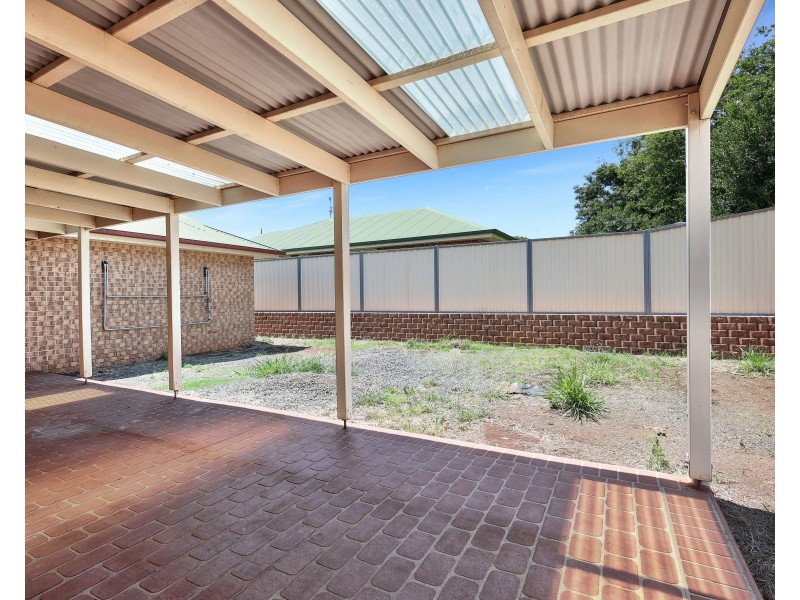 20 Weir Court, Harristown QLD 4350