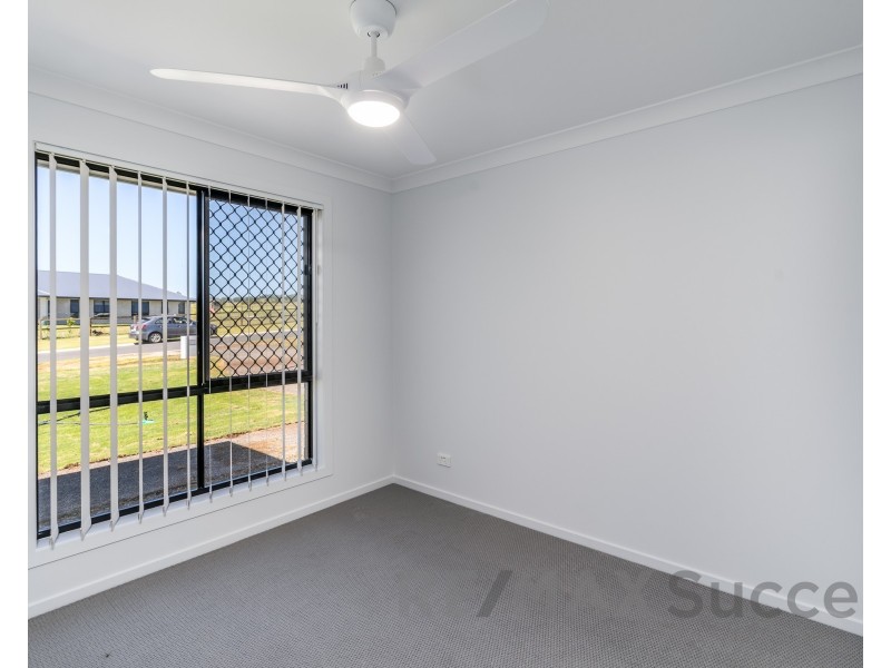 15 Aquila Drive, Meringandan West QLD 4352