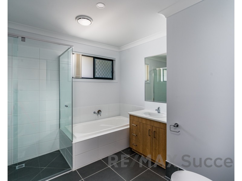 15 Aquila Drive, Meringandan West QLD 4352