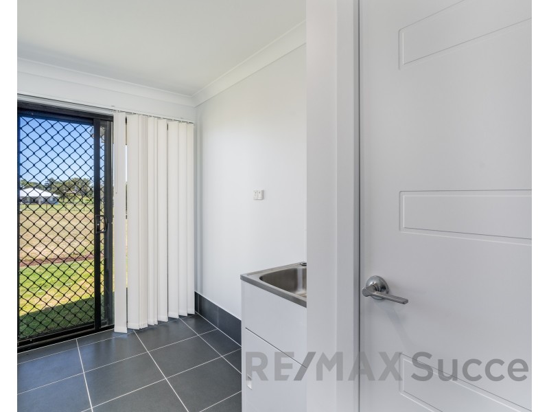 15 Aquila Drive, Meringandan West QLD 4352