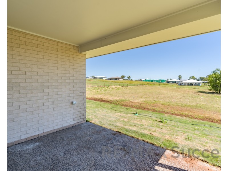 15 Aquila Drive, Meringandan West QLD 4352