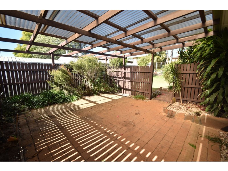 2/24 Chopin Street, Rockville QLD 4350