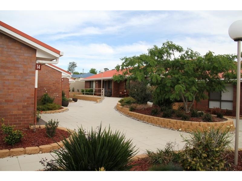258 Spring Street, Kearneys Spring QLD 4350