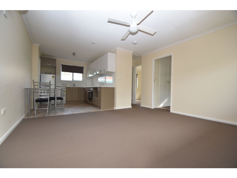 1/8 John St, East Toowoomba QLD 4350