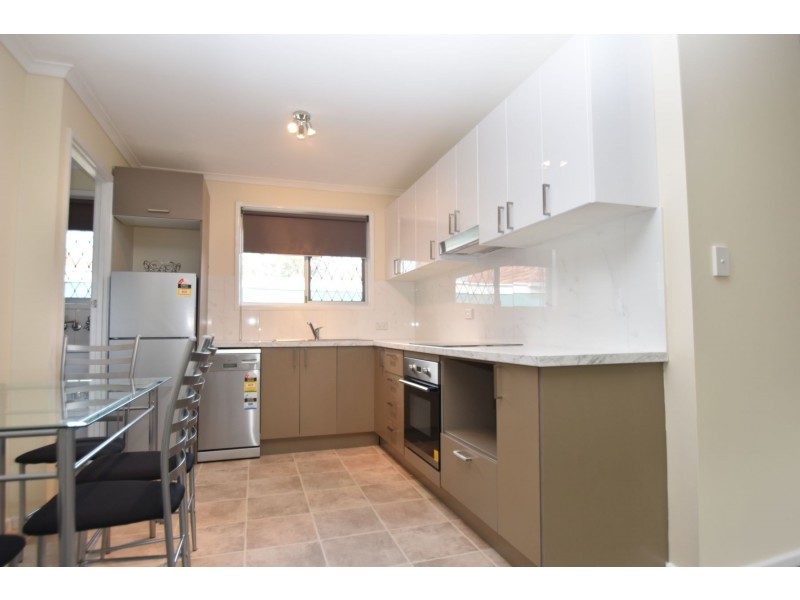 1/8 John St, East Toowoomba QLD 4350