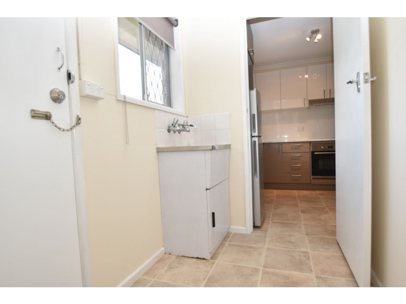 1/8 John St, East Toowoomba QLD 4350