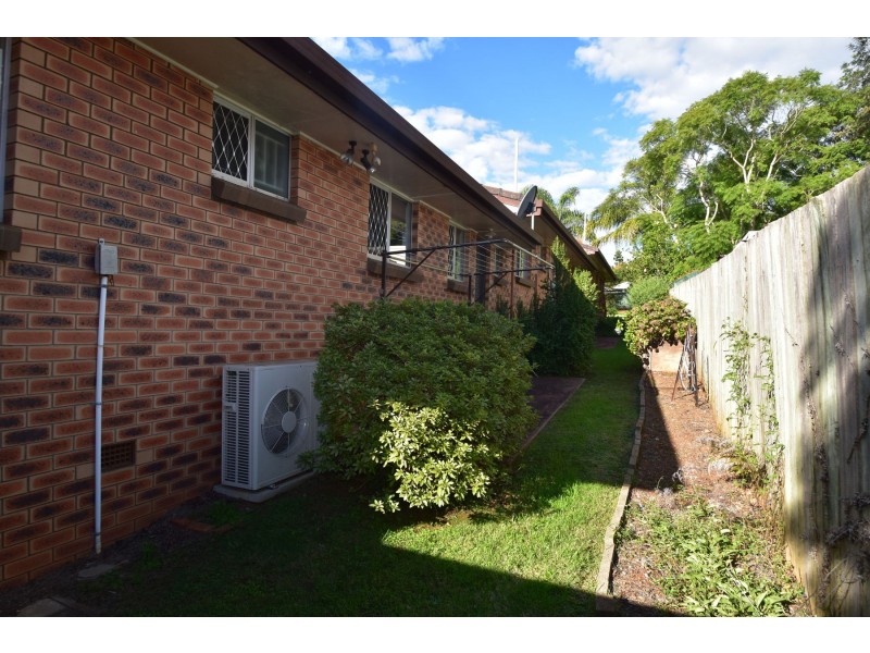 1/8 John St, East Toowoomba QLD 4350
