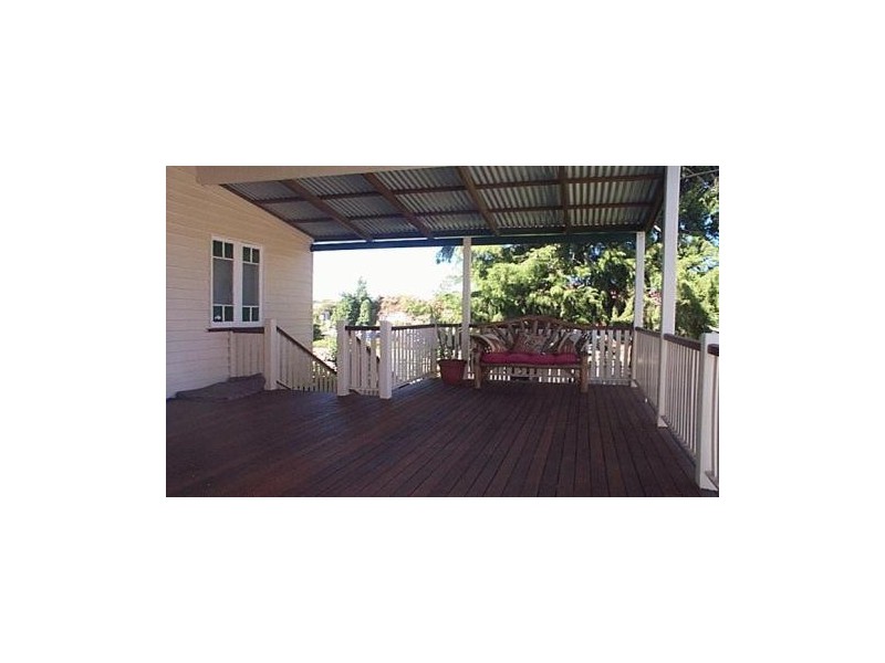 85 West St, Newtown QLD 4350