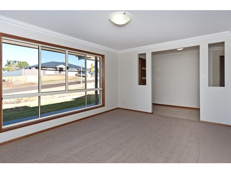 17 McMorrow Street, Kearneys Spring QLD 4350