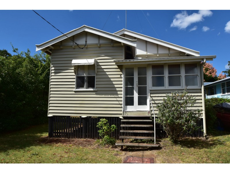 6 Parkinson St, South Toowoomba QLD 4350