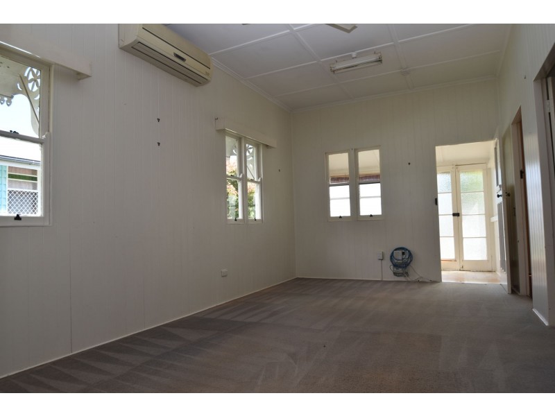 6 Parkinson St, South Toowoomba QLD 4350