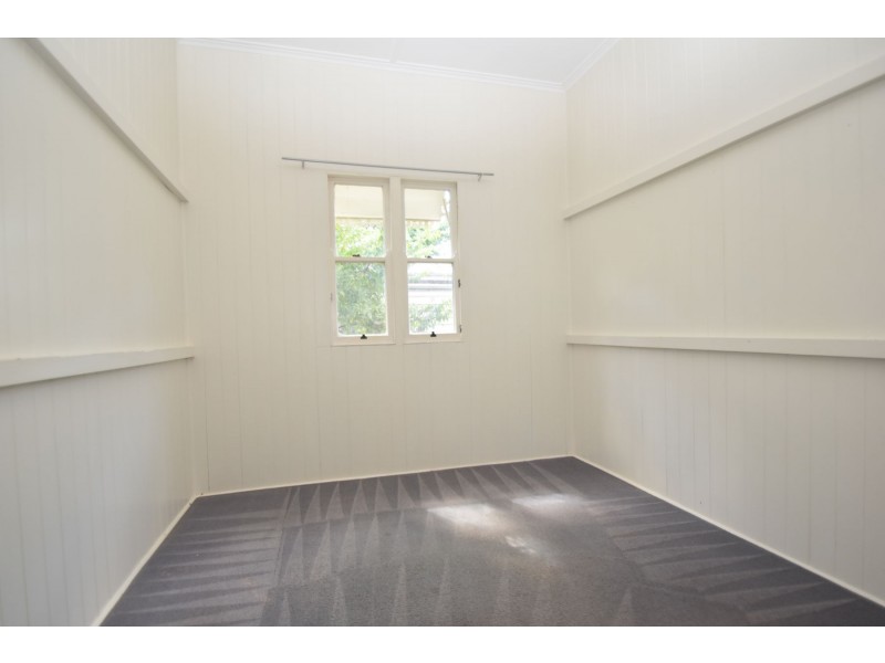 6 Parkinson St, South Toowoomba QLD 4350