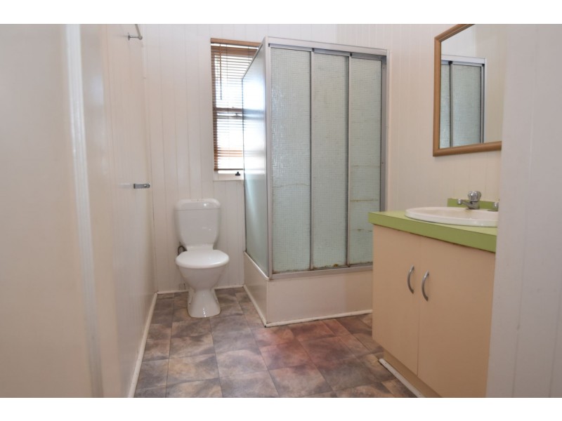 6 Parkinson St, South Toowoomba QLD 4350