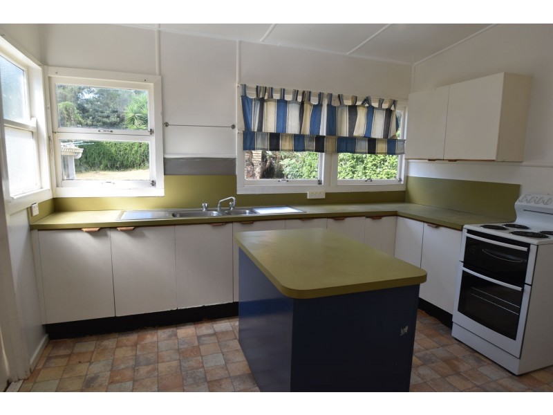 6 Parkinson St, South Toowoomba QLD 4350