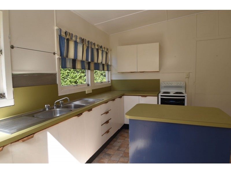 6 Parkinson St, South Toowoomba QLD 4350