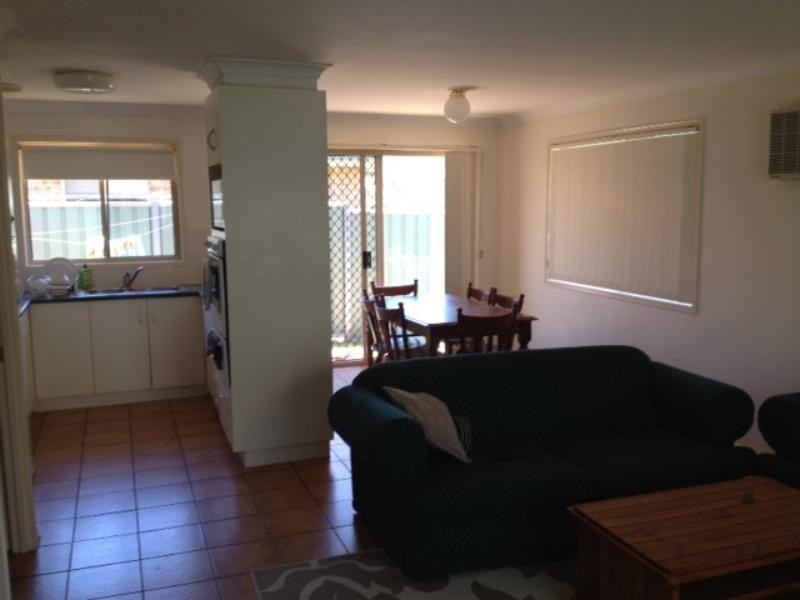 2/380 West St, Kearneys Spring QLD 4350