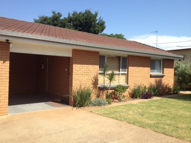 2/2 Doncaster Street, Newtown QLD 4350