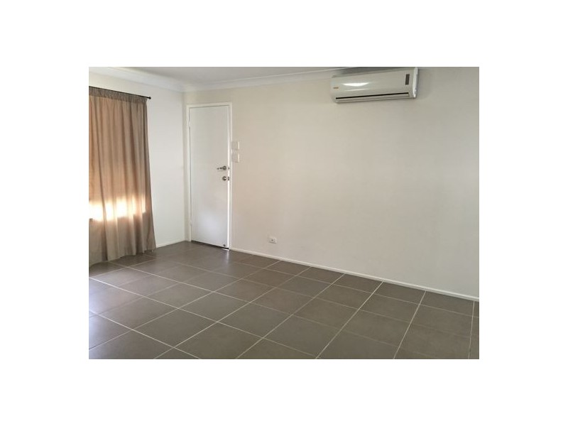 2/2 Doncaster Street, Newtown QLD 4350