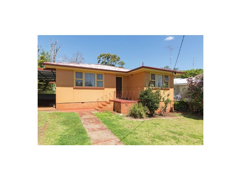 12a Cooper St, South Toowoomba QLD 4350