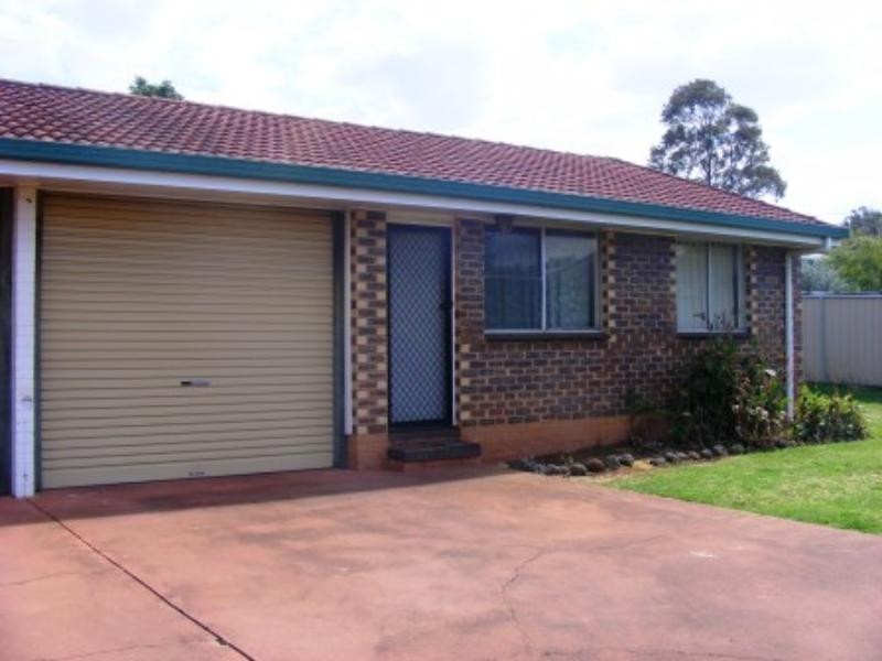 2/9 Bullock St, Rockville QLD 4350