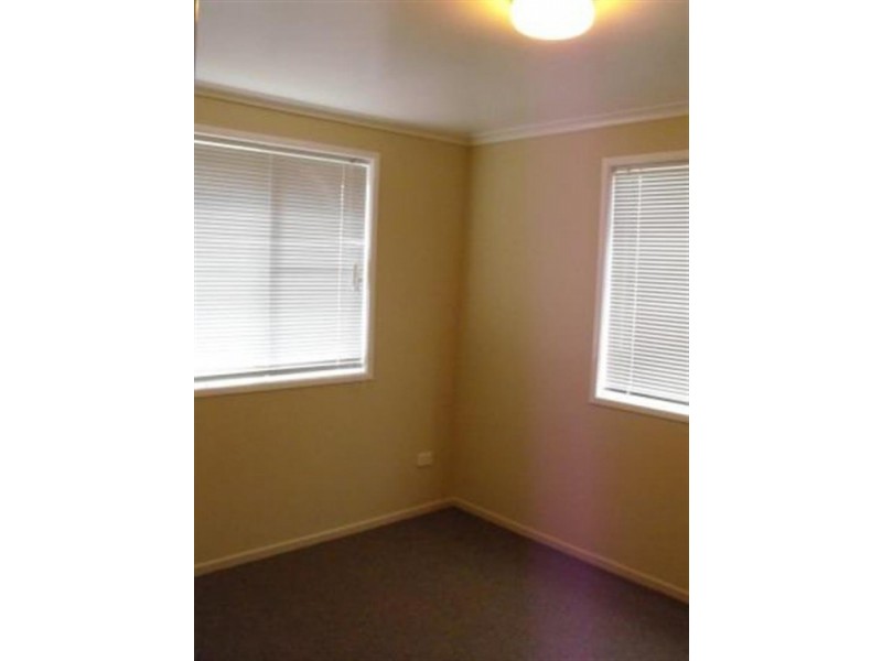 2/9 Bullock St, Rockville QLD 4350