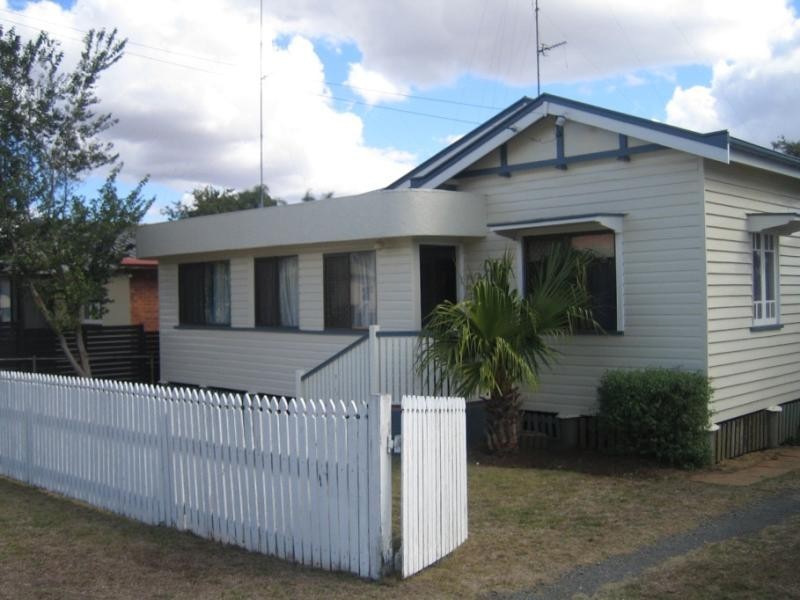 1 Cannon St, Rangeville QLD 4350