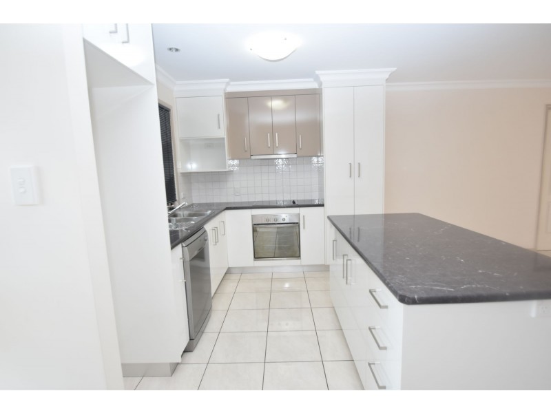 2/48 Cortess St, Kearneys Spring QLD 4350