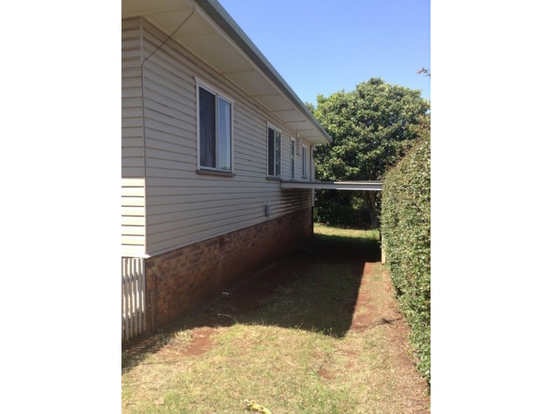 2/2 Katherine St, North Toowoomba QLD 4350