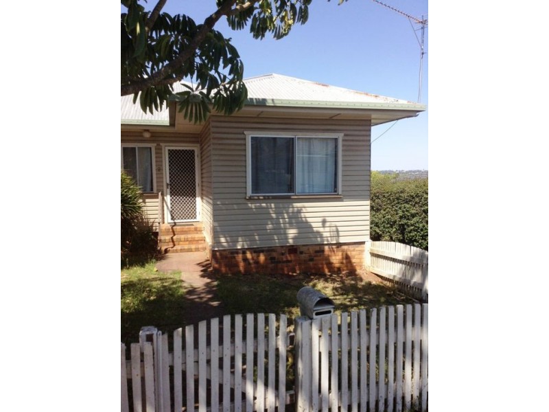 2/2 Katherine St, North Toowoomba QLD 4350