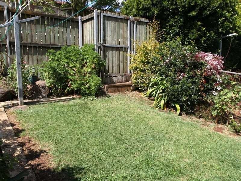 2/6 Obrien St, Harlaxton QLD 4350