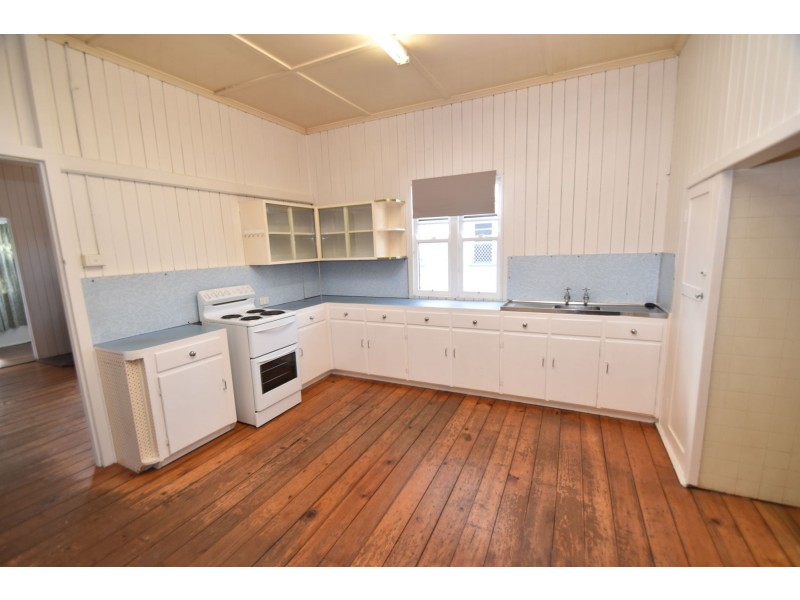 170 Taylor Street, Newtown QLD 4350
