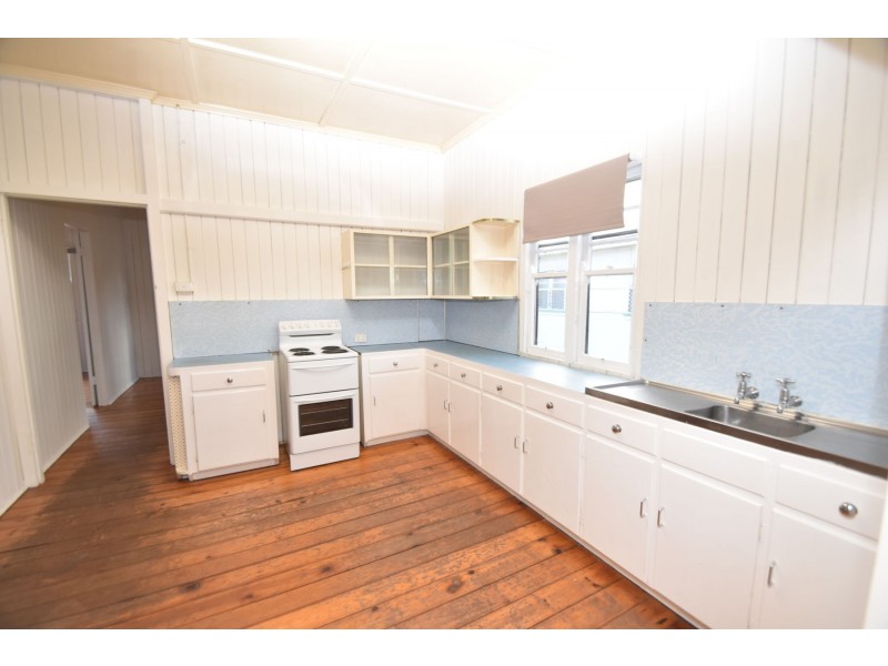 170 Taylor Street, Newtown QLD 4350