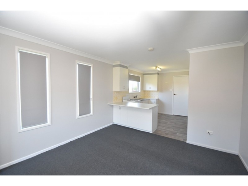 2/7 Marigold Street, Centenary Heights QLD 4350