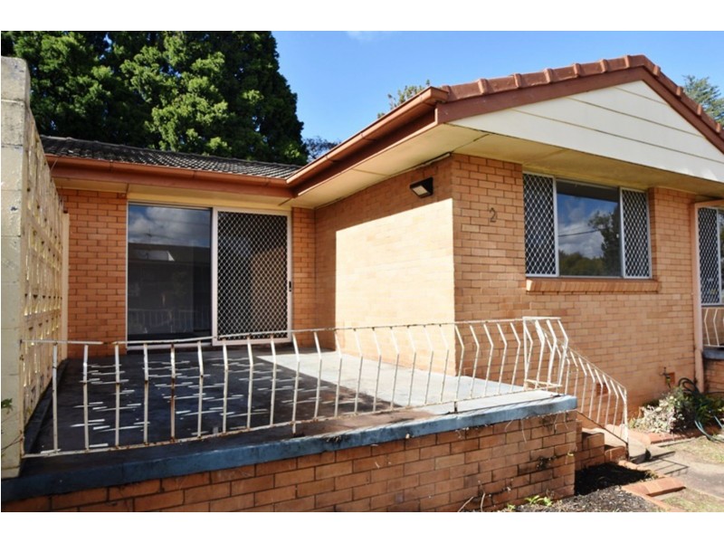 2/20 Glendower Street, Mount Lofty QLD 4350