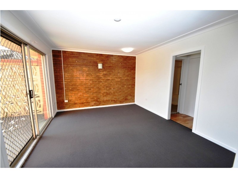 2/20 Glendower Street, Mount Lofty QLD 4350