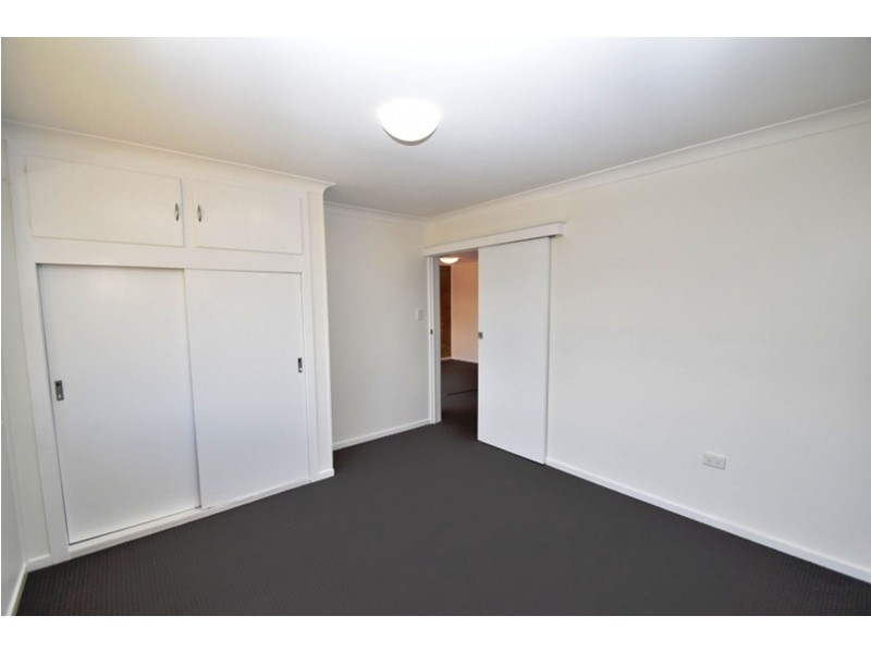 2/20 Glendower Street, Mount Lofty QLD 4350