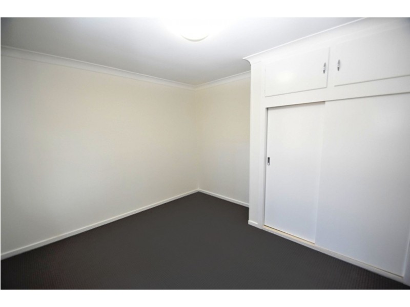 2/20 Glendower Street, Mount Lofty QLD 4350