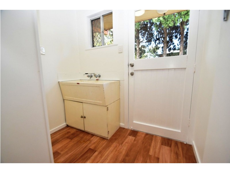 2/20 Glendower Street, Mount Lofty QLD 4350