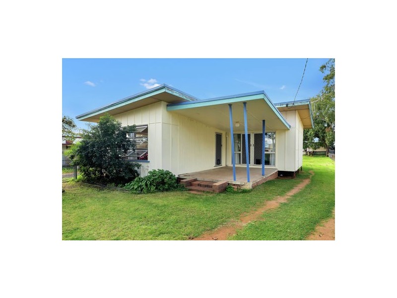 28 Davidson St, Oakey QLD 4401