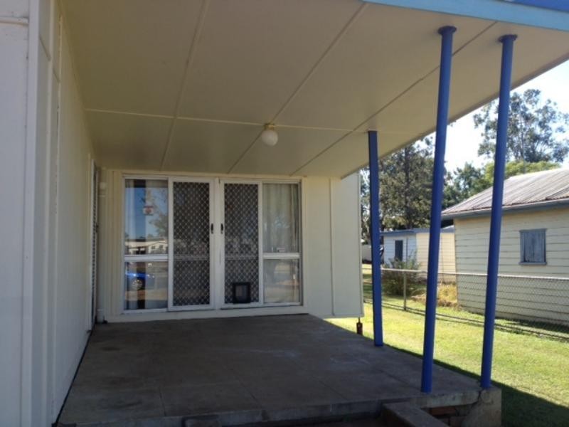 28 Davidson St, Oakey QLD 4401