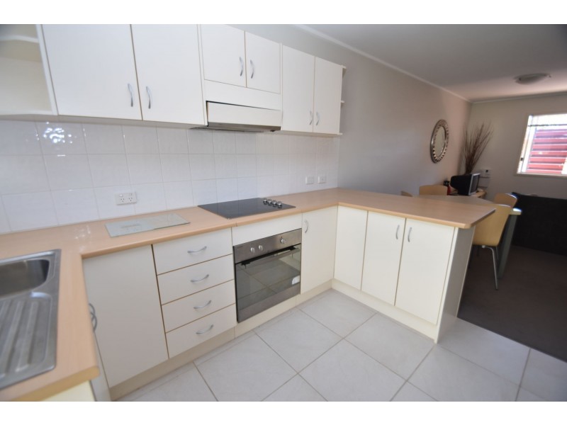 1/267a Geddes Street, Centenary Heights QLD 4350