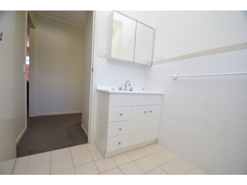 1/267a Geddes Street, Centenary Heights QLD 4350