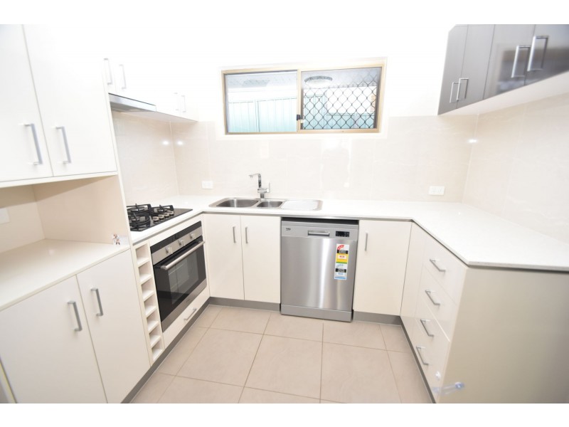 2/39 Gipps  Street, Drayton QLD 4350