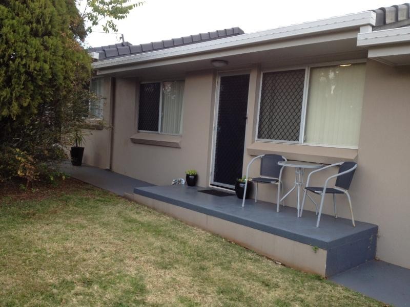 2/1 Seaton  St, South Toowoomba QLD 4350