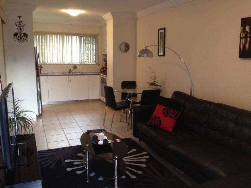 2/1 Seaton  St, South Toowoomba QLD 4350