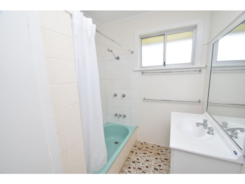 246 West Street, Kearneys Spring QLD 4350