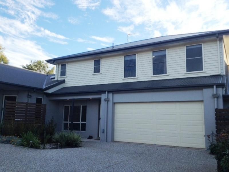 2/2A Garde St, Centenary Heights QLD 4350