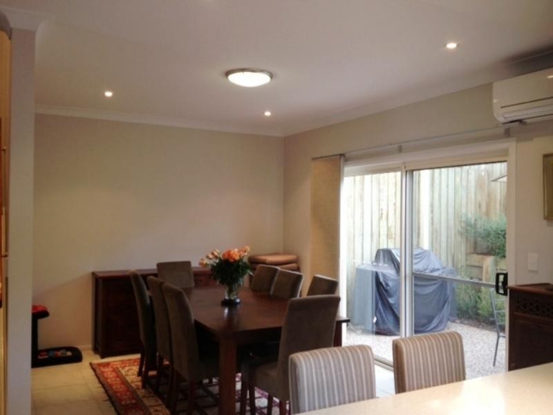 2/2A Garde St, Centenary Heights QLD 4350