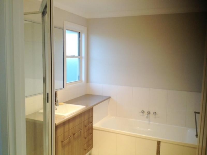 2/2A Garde St, Centenary Heights QLD 4350