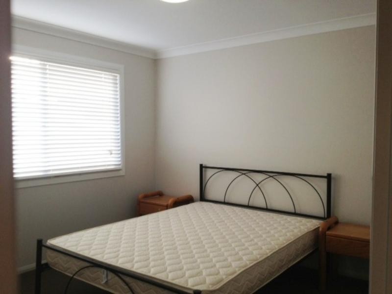 2/2A Garde St, Centenary Heights QLD 4350